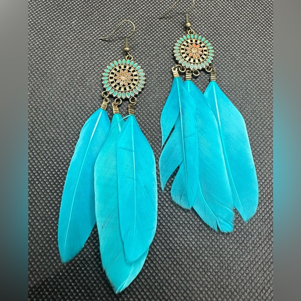 ✨💎 Bohemian Chic Turquoise Feather Dangle Earrings | Festival Statement Jewelry🩵 - Picture 10 of 16